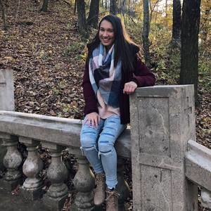 Meet your Posher, Caitlyn